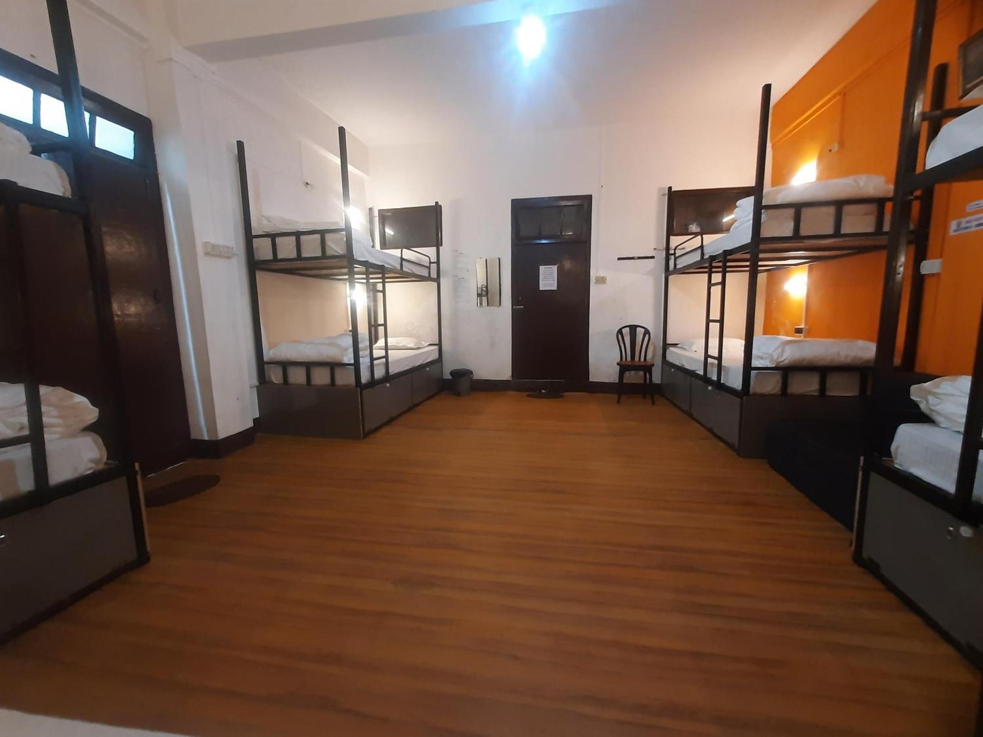 Bed 10-Bed Male Dormitory Room,1544622121:JPEG